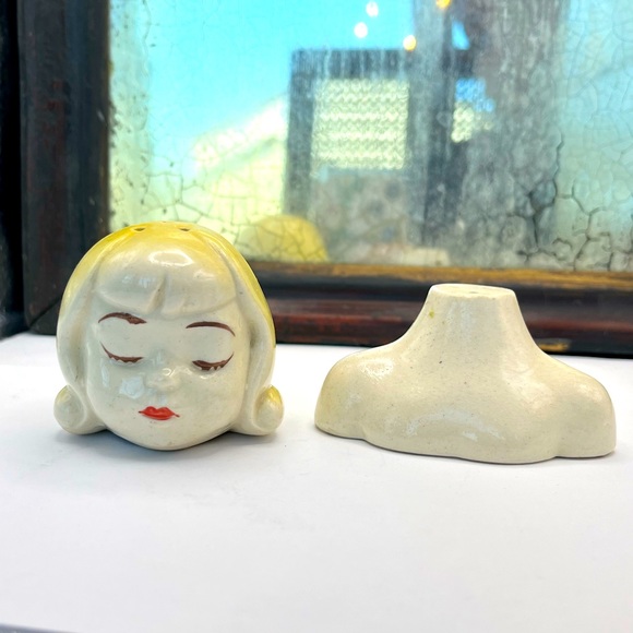 Ultra Rare Macabre Detached Head and Shoulders Salt & Pepper Shakers kitsch - Picture 1 of 9